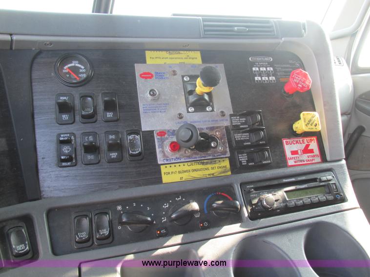 image for item AW9898 2005 Freightliner Columbia Heritage Edition semi truck