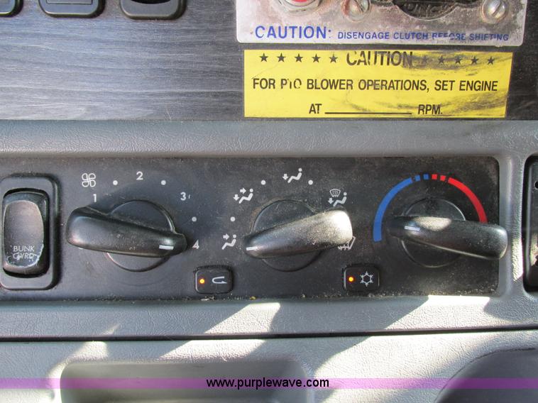 image for item AW9898 2005 Freightliner Columbia Heritage Edition semi truck