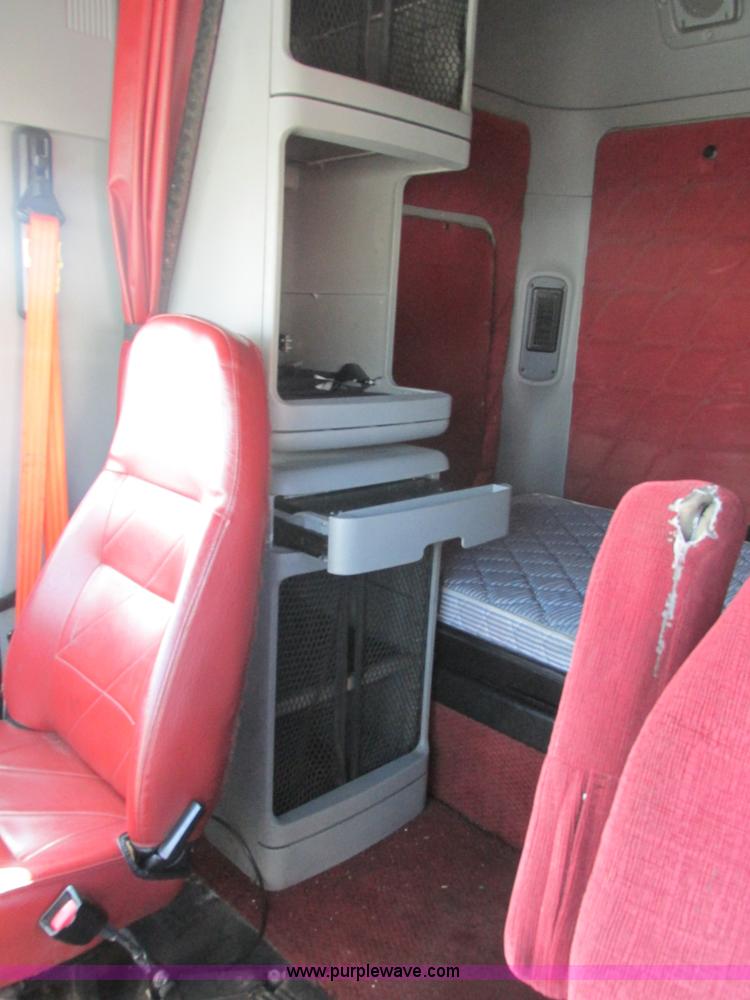 image for item AW9898 2005 Freightliner Columbia Heritage Edition semi truck