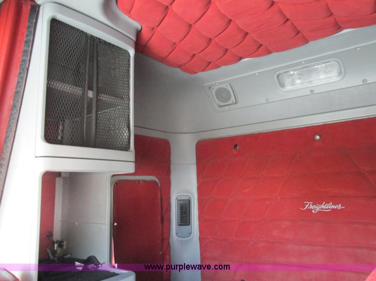 image for item AW9898 2005 Freightliner Columbia Heritage Edition semi truck