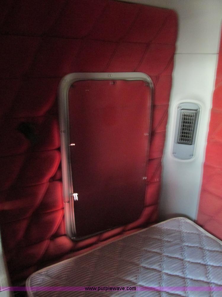 image for item AW9898 2005 Freightliner Columbia Heritage Edition semi truck