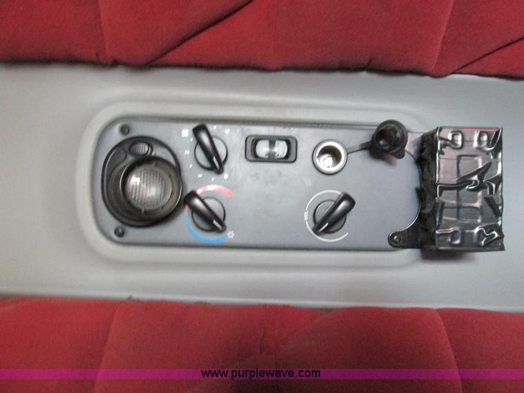 image for item AW9898 2005 Freightliner Columbia Heritage Edition semi truck