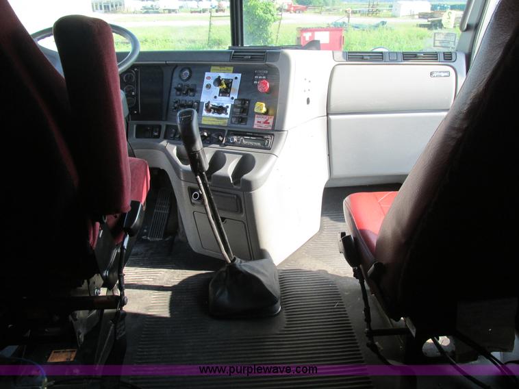 image for item AW9898 2005 Freightliner Columbia Heritage Edition semi truck