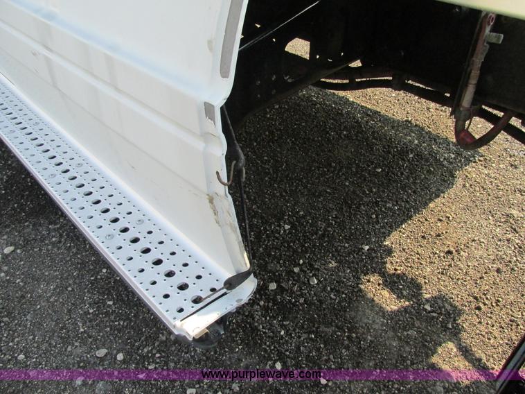 image for item AW9898 2005 Freightliner Columbia Heritage Edition semi truck