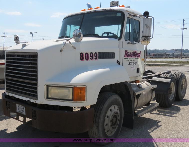 image for item B4939 1994 Mack CH613 semi truck