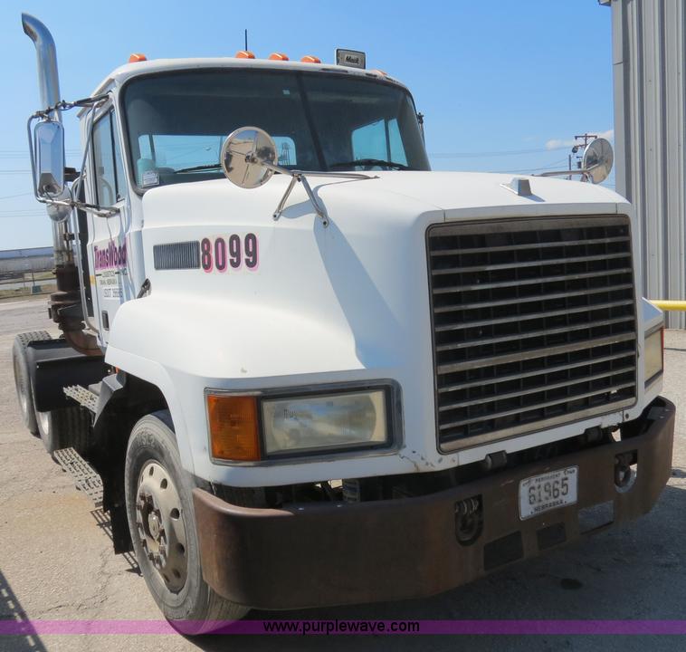 image for item B4939 1994 Mack CH613 semi truck