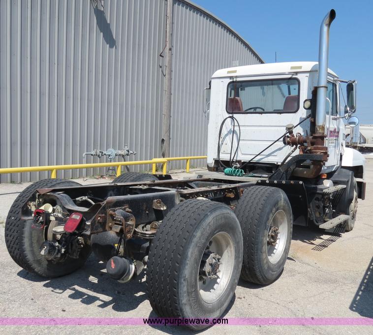 image for item B4939 1994 Mack CH613 semi truck