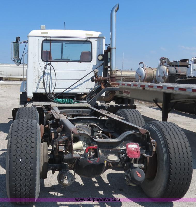 image for item B4939 1994 Mack CH613 semi truck