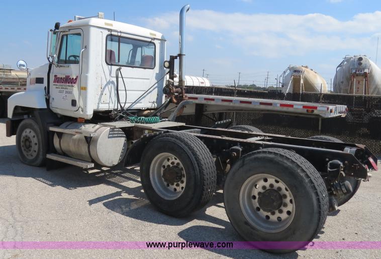 image for item B4939 1994 Mack CH613 semi truck