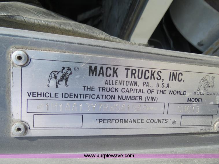 image for item B4939 1994 Mack CH613 semi truck