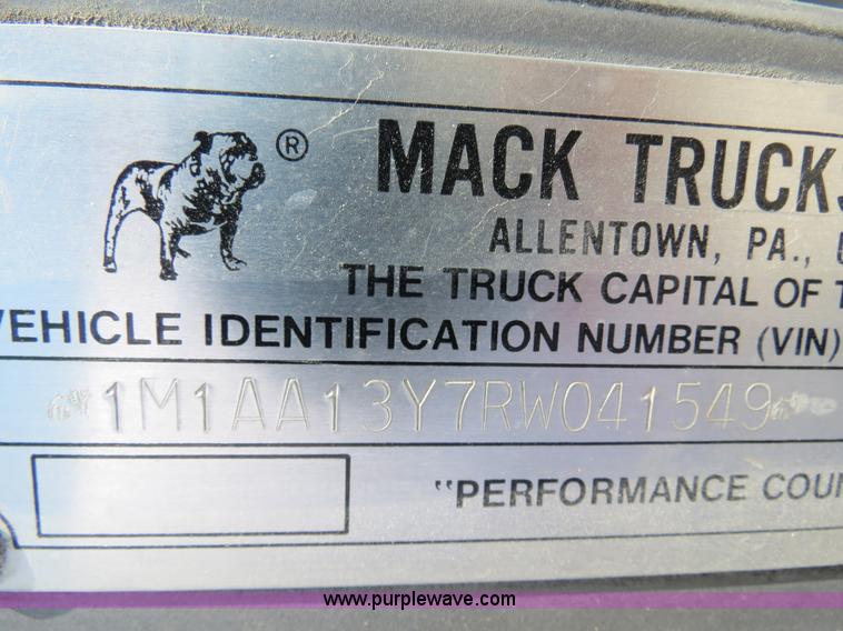 image for item B4939 1994 Mack CH613 semi truck
