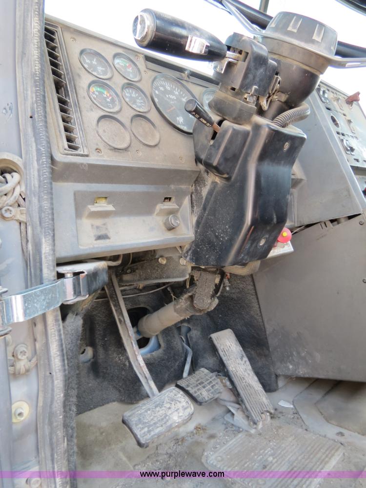 image for item B4939 1994 Mack CH613 semi truck