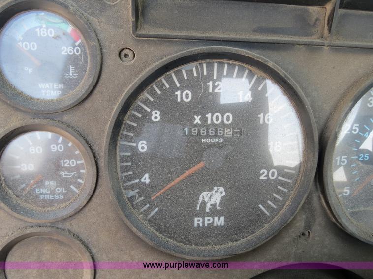 image for item B4939 1994 Mack CH613 semi truck