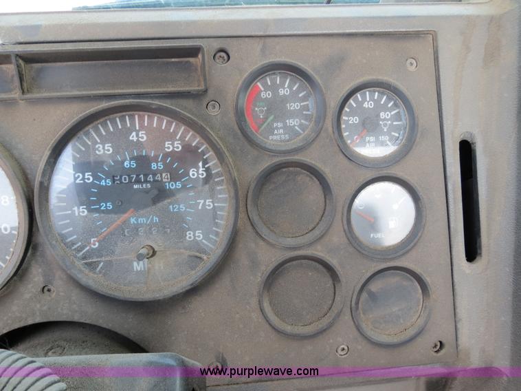 image for item B4939 1994 Mack CH613 semi truck