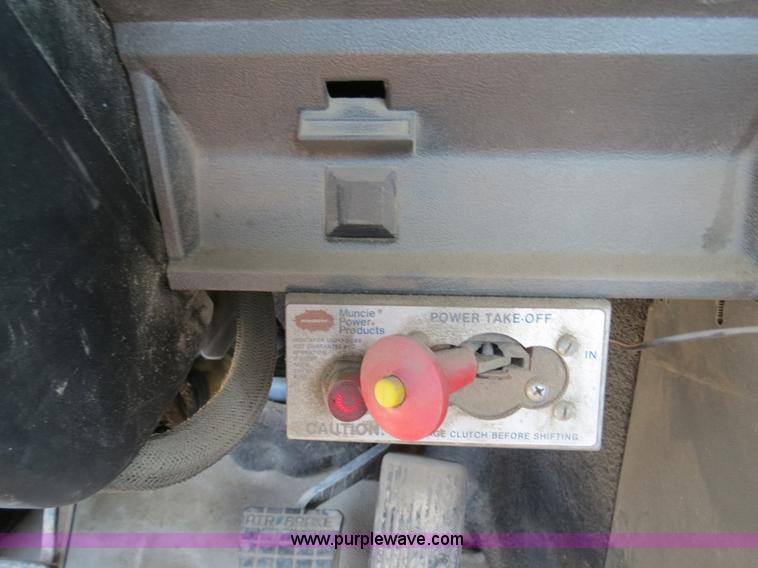 image for item B4939 1994 Mack CH613 semi truck