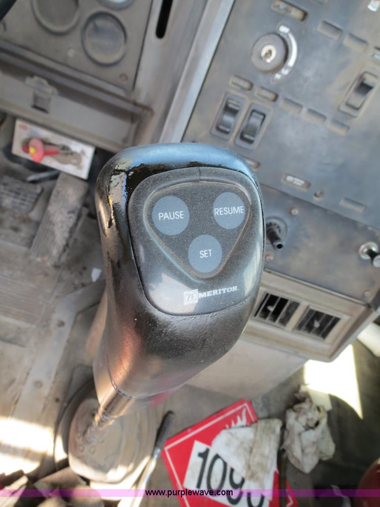 image for item B4939 1994 Mack CH613 semi truck