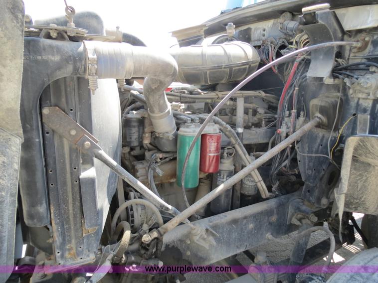 image for item B4939 1994 Mack CH613 semi truck