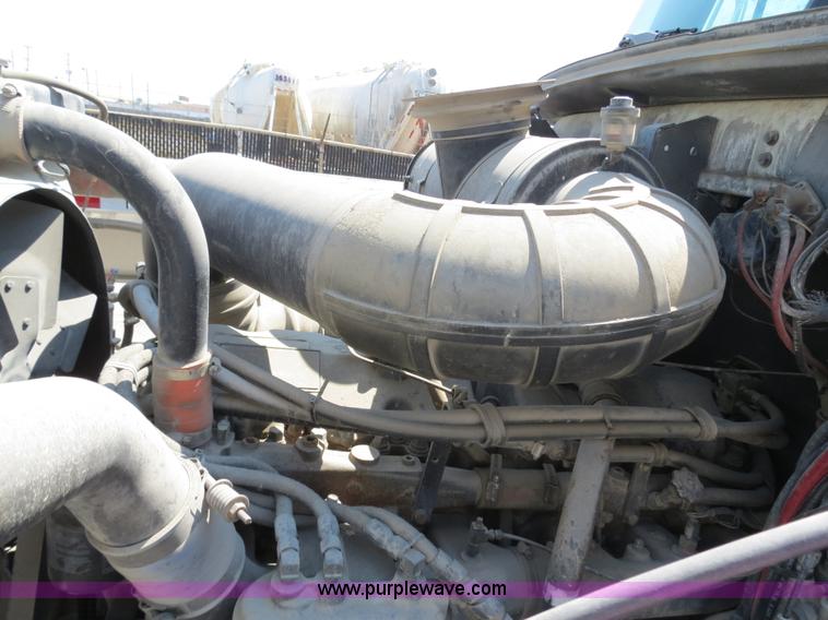 image for item B4939 1994 Mack CH613 semi truck