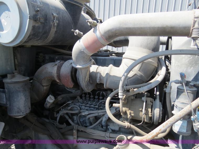 image for item B4939 1994 Mack CH613 semi truck