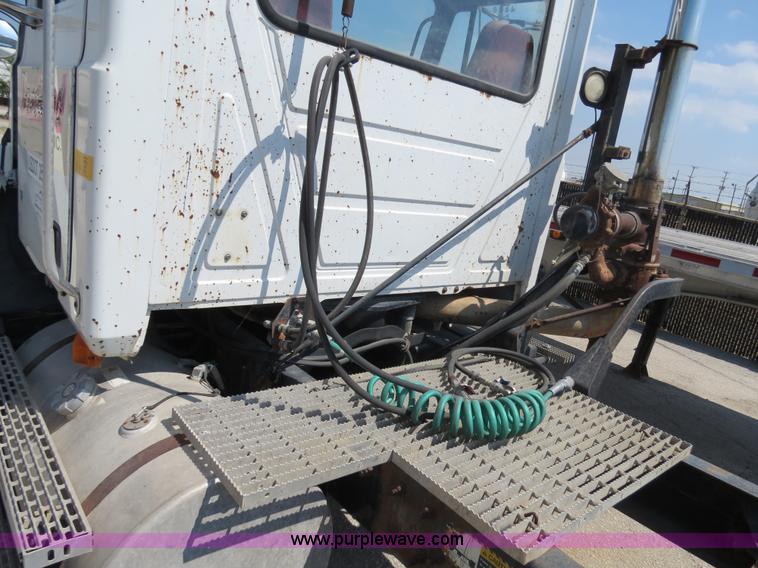 image for item B4939 1994 Mack CH613 semi truck