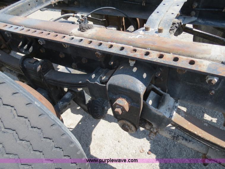 image for item B4939 1994 Mack CH613 semi truck