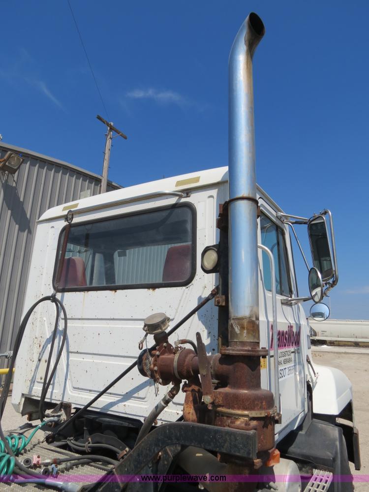 image for item B4939 1994 Mack CH613 semi truck