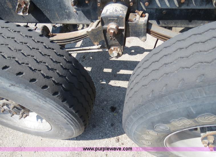 image for item B4939 1994 Mack CH613 semi truck