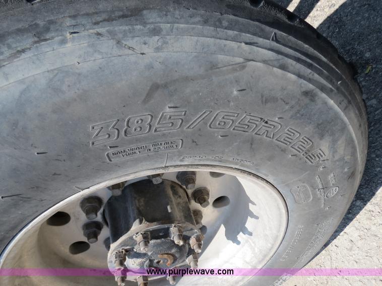 image for item B4939 1994 Mack CH613 semi truck