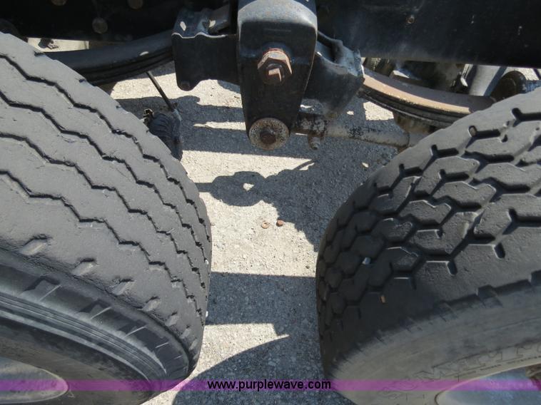 image for item B4939 1994 Mack CH613 semi truck