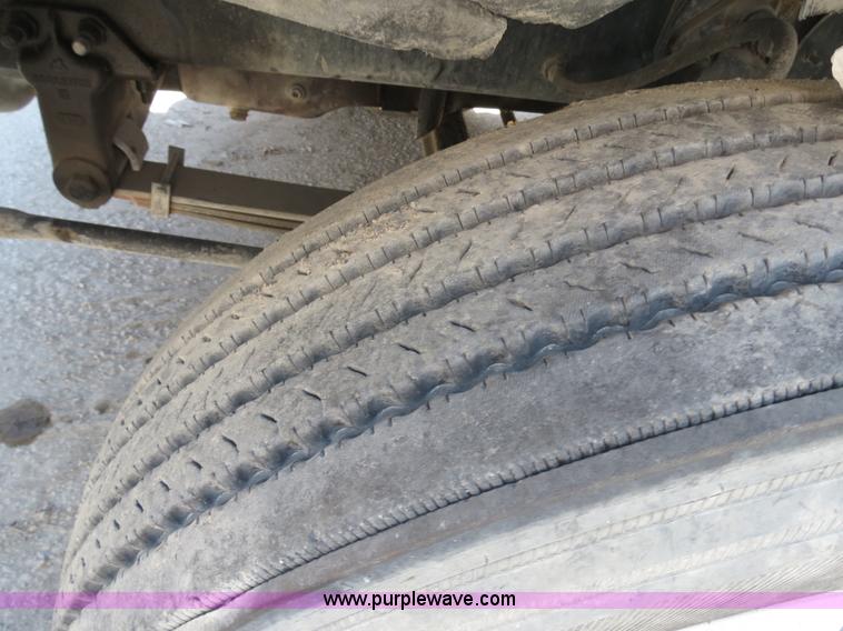 image for item B4939 1994 Mack CH613 semi truck