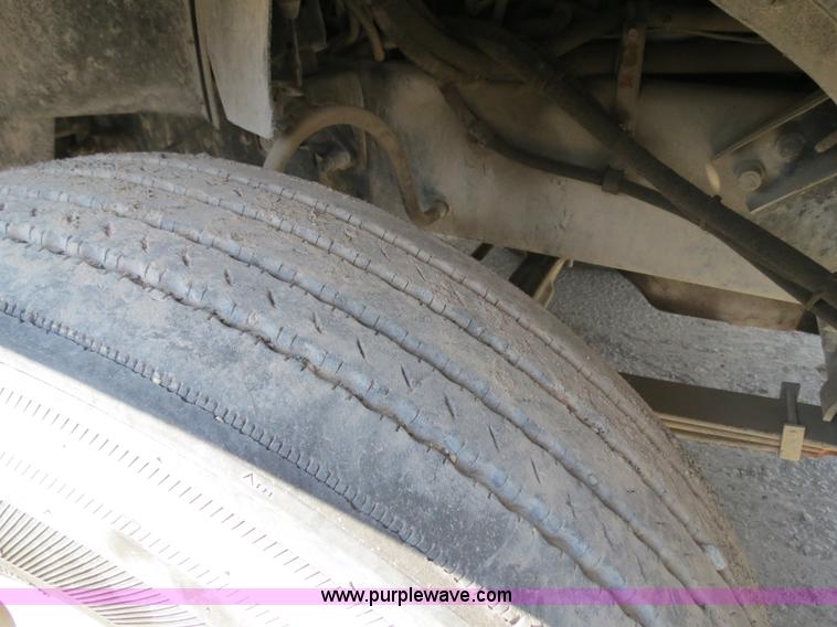 image for item B4939 1994 Mack CH613 semi truck