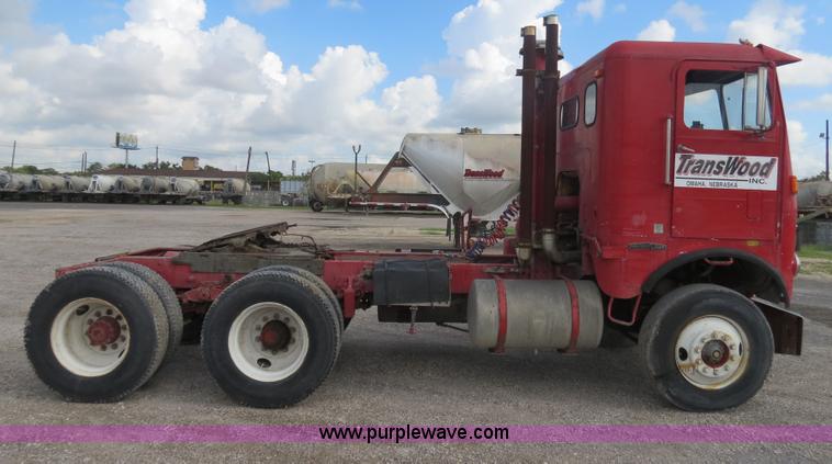 image for item B4940 1973 Freightliner WFT6364T semi truck