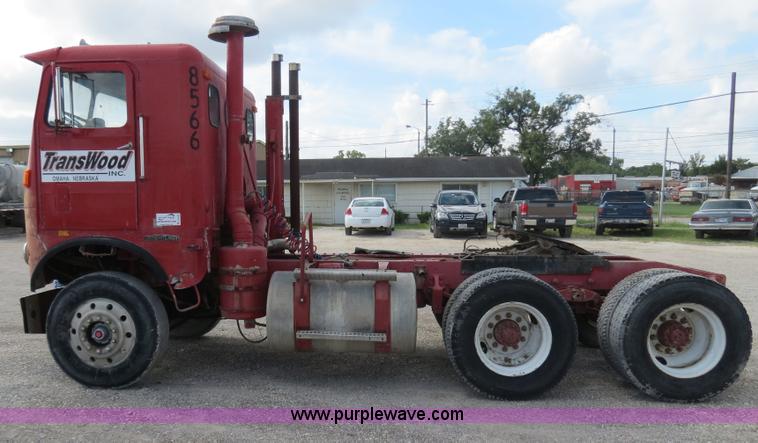 image for item B4940 1973 Freightliner WFT6364T semi truck