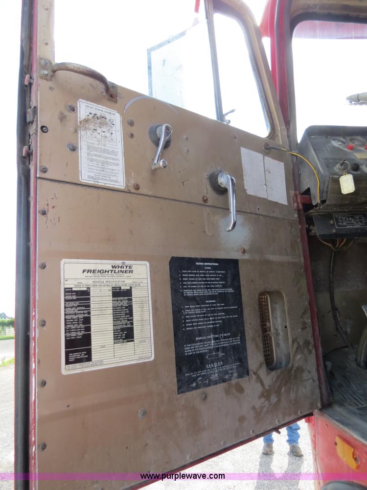 image for item B4940 1973 Freightliner WFT6364T semi truck