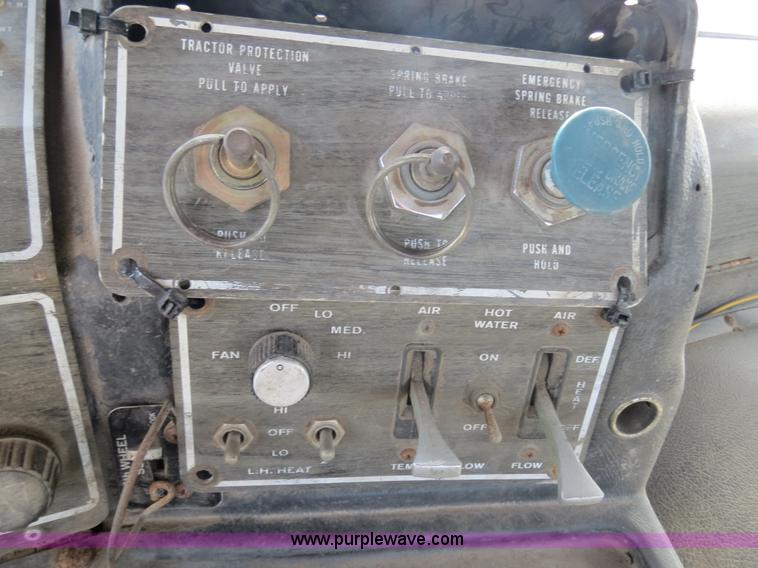 image for item B4940 1973 Freightliner WFT6364T semi truck