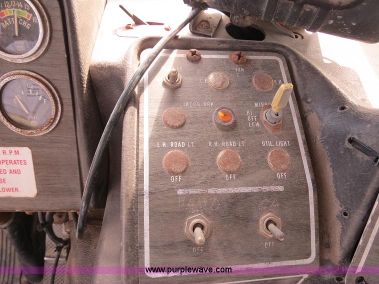 image for item B4940 1973 Freightliner WFT6364T semi truck