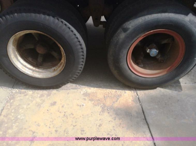 image for item D1137 1990 Stoughton 45' dry van trailer