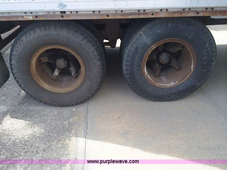 image for item D1137 1990 Stoughton 45' dry van trailer