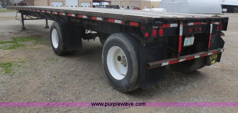 image for item F8220 1992 Great Dane 7811F-7-1-48 flatbed trailer