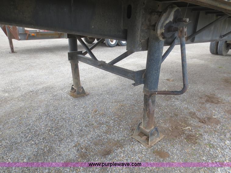 image for item F8220 1992 Great Dane 7811F-7-1-48 flatbed trailer