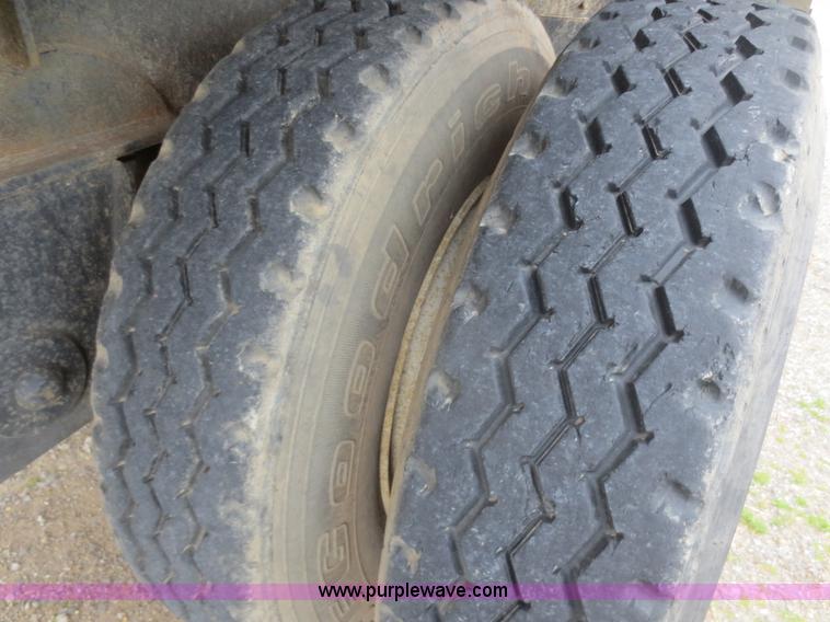 image for item F8220 1992 Great Dane 7811F-7-1-48 flatbed trailer