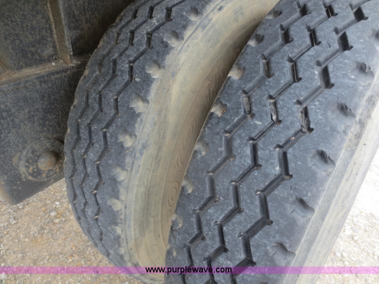 image for item F8220 1992 Great Dane 7811F-7-1-48 flatbed trailer