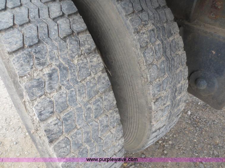 image for item F8220 1992 Great Dane 7811F-7-1-48 flatbed trailer