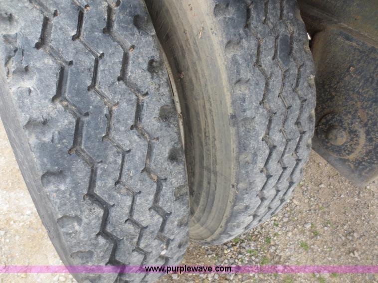 image for item F8220 1992 Great Dane 7811F-7-1-48 flatbed trailer