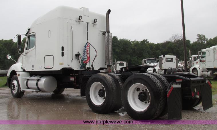 image for item G9985 2005 Freightliner Columbia Heritage edition semi truck