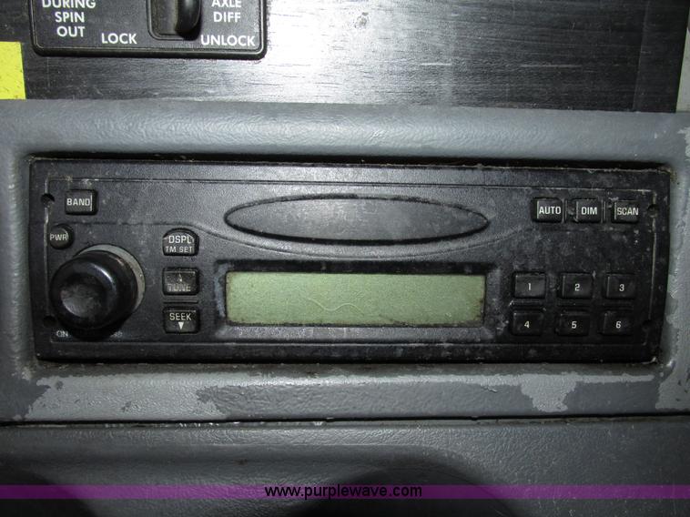 image for item G9985 2005 Freightliner Columbia Heritage edition semi truck