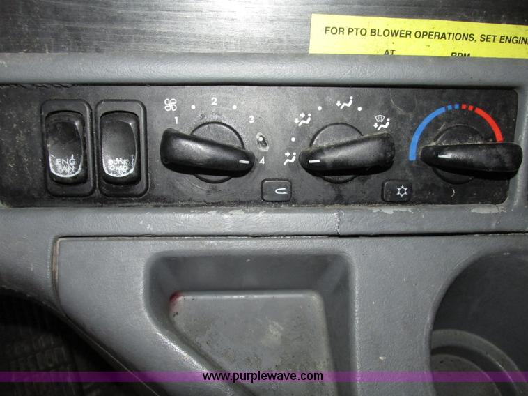 image for item G9985 2005 Freightliner Columbia Heritage edition semi truck