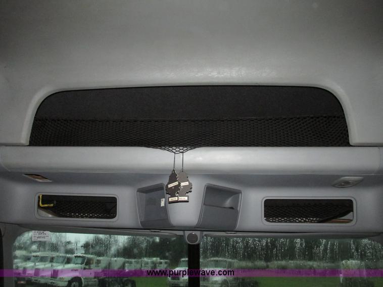 image for item G9985 2005 Freightliner Columbia Heritage edition semi truck