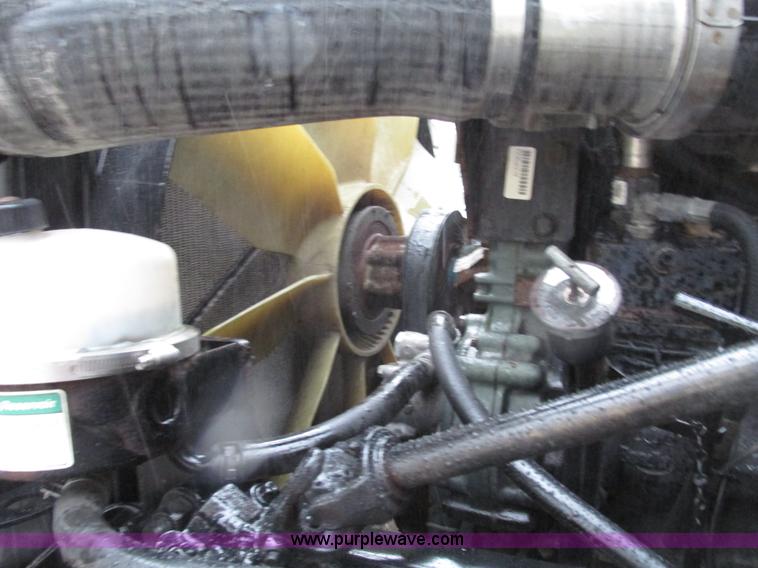 image for item G9985 2005 Freightliner Columbia Heritage edition semi truck