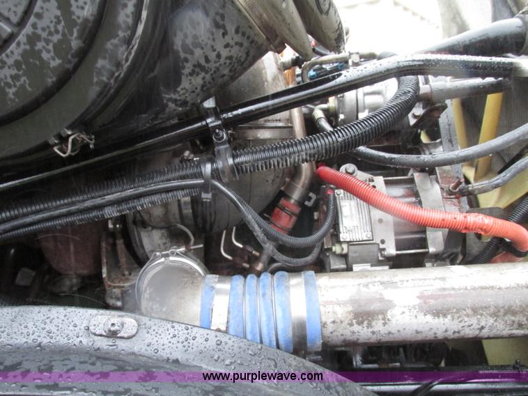 image for item G9985 2005 Freightliner Columbia Heritage edition semi truck